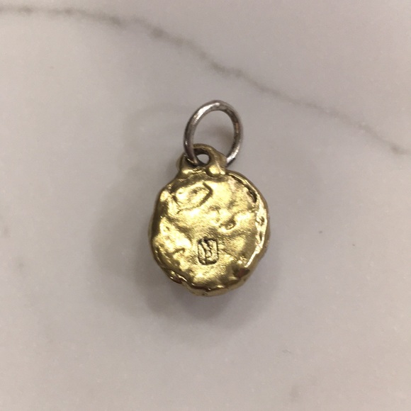 Intra insignia charm by waxing poetic “V” - Picture 3 of 3